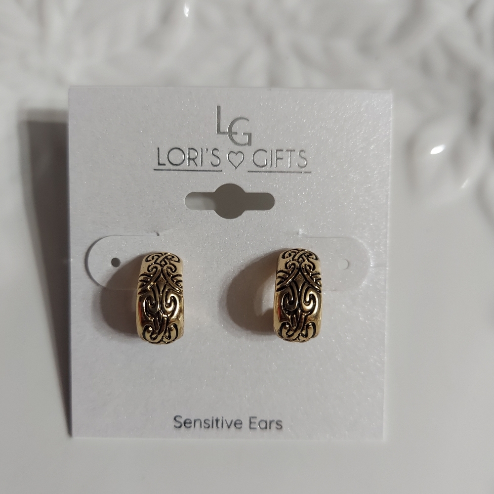 'Lori's Gifts' (LG) Textured Gold Tone/Celtic Swirl Pattern Huggie Earrings